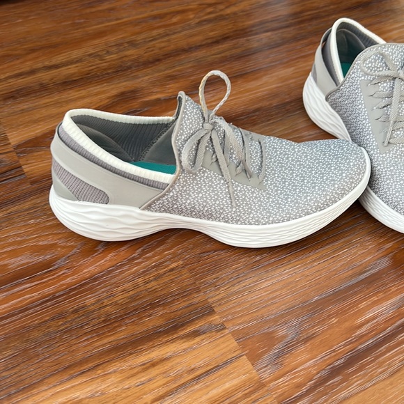 You by Skechers shoes, size 8, worn maybe once - Picture 3 of 5